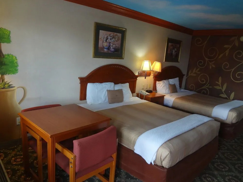Nola Inn & Suites