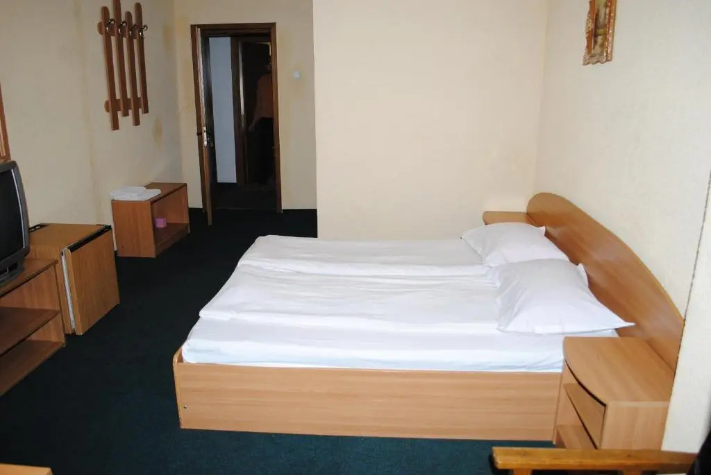 Hotel West