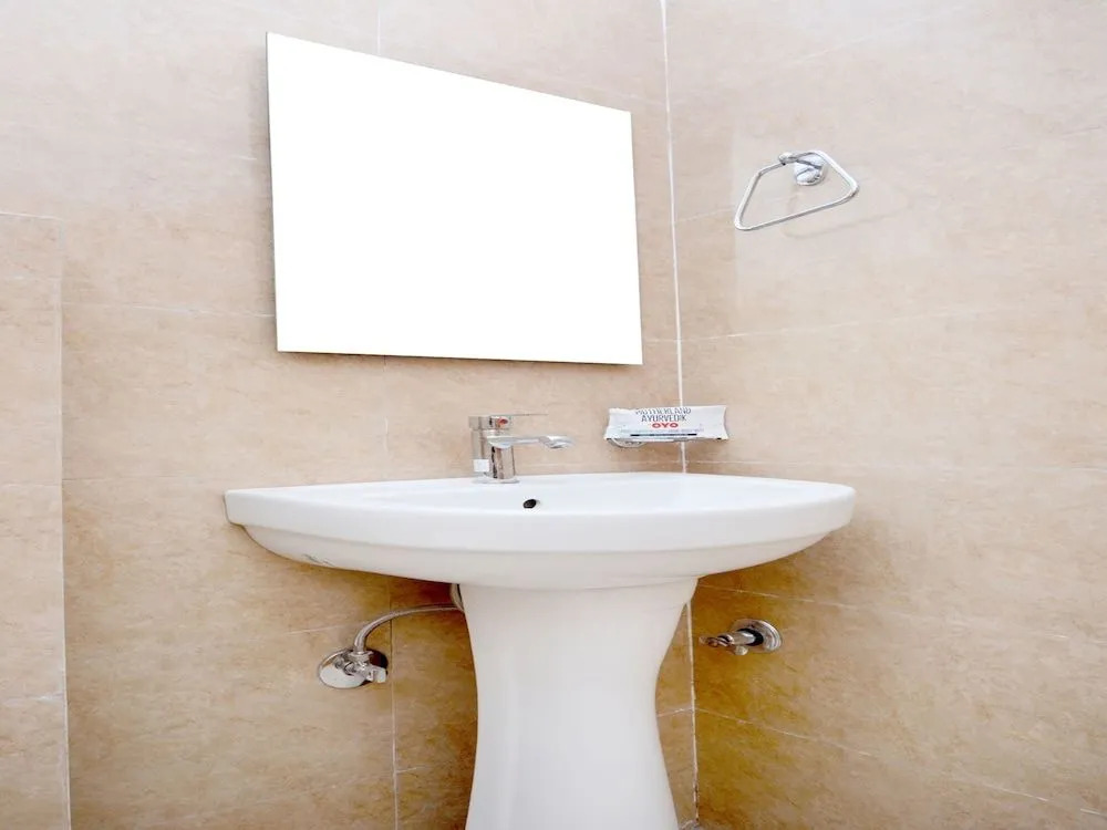 Oyo 39569 Hotel Lazeeno