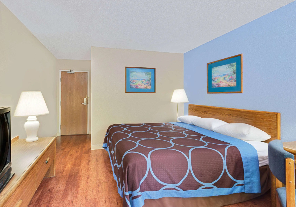Super 8 by Wyndham Newburgh/West Point Stewart Intl Airport