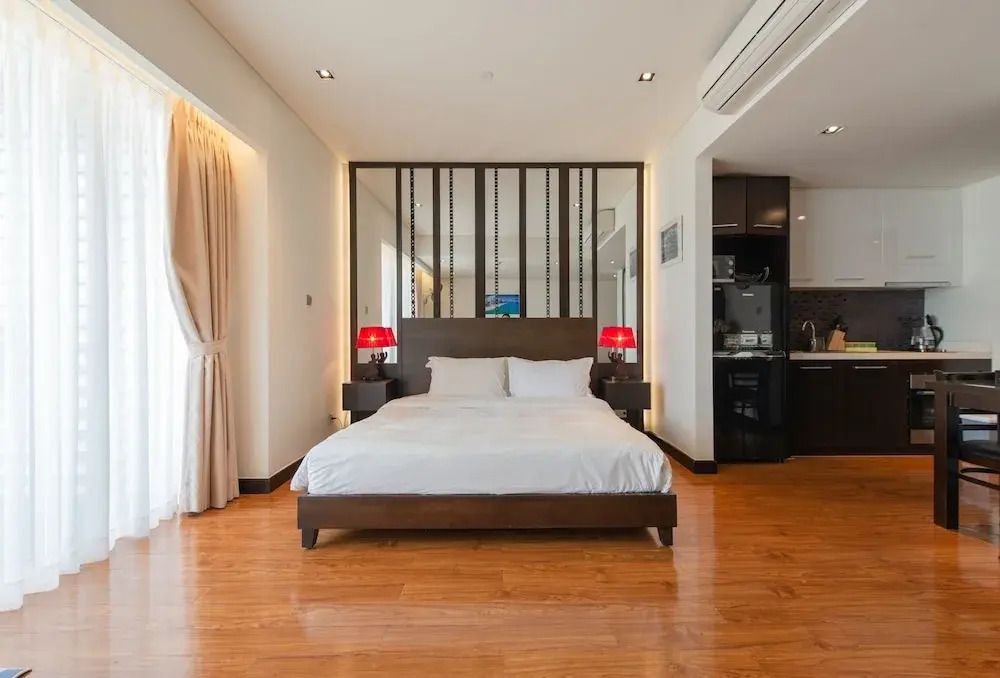 The Costa Serviced Apartment By Seaholiday