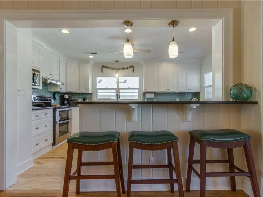 Ocean Boulevard 511 by RedAwning