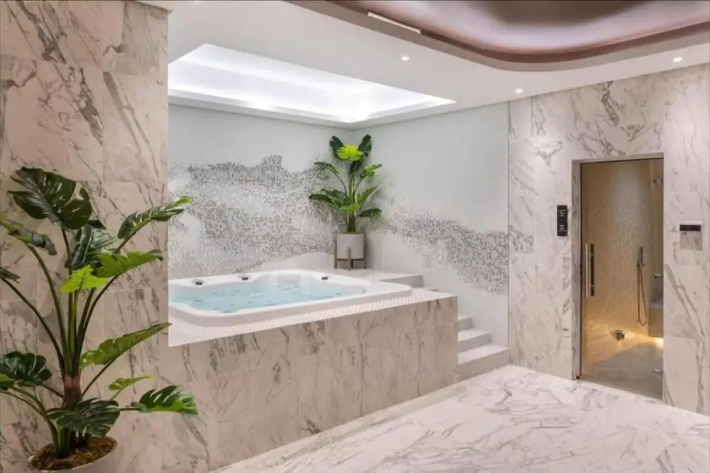 Gorgeous 2 Br in Paramount