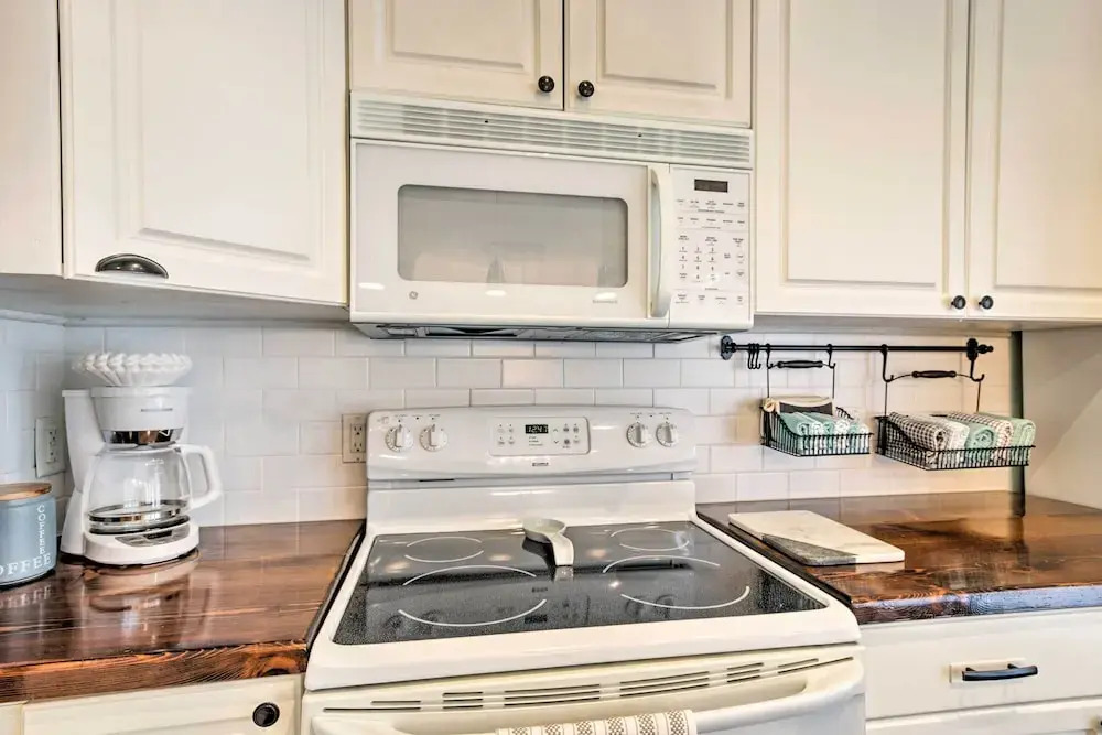 Chic Sarasota Cottage: Near Beaches & Downtown!