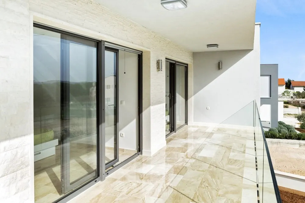 A Modern, 3-bedroom House in Vodice With a Swimming Pool and Wifi 800m