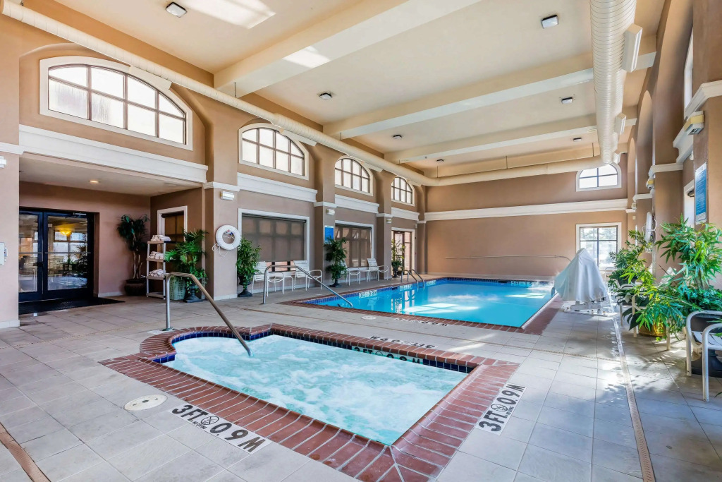 Comfort Inn & Suites Airport-American Way