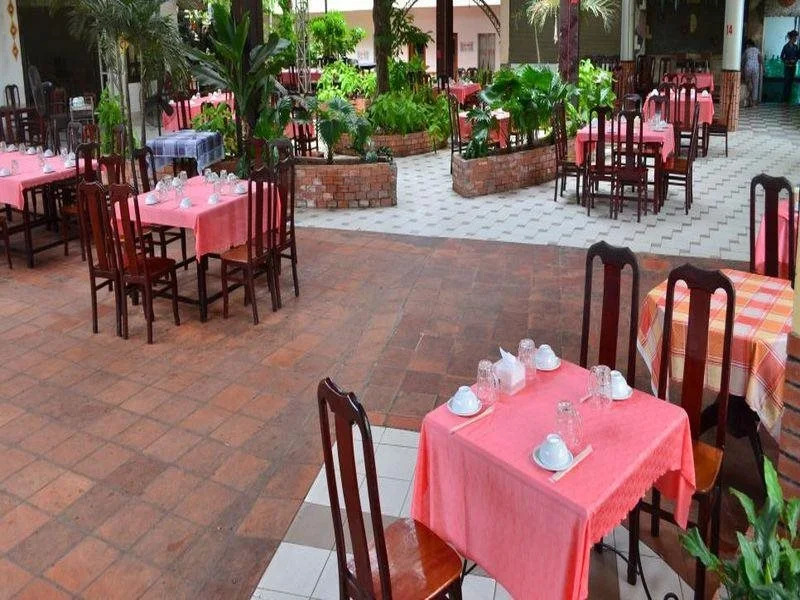 Miền Tây Hotel