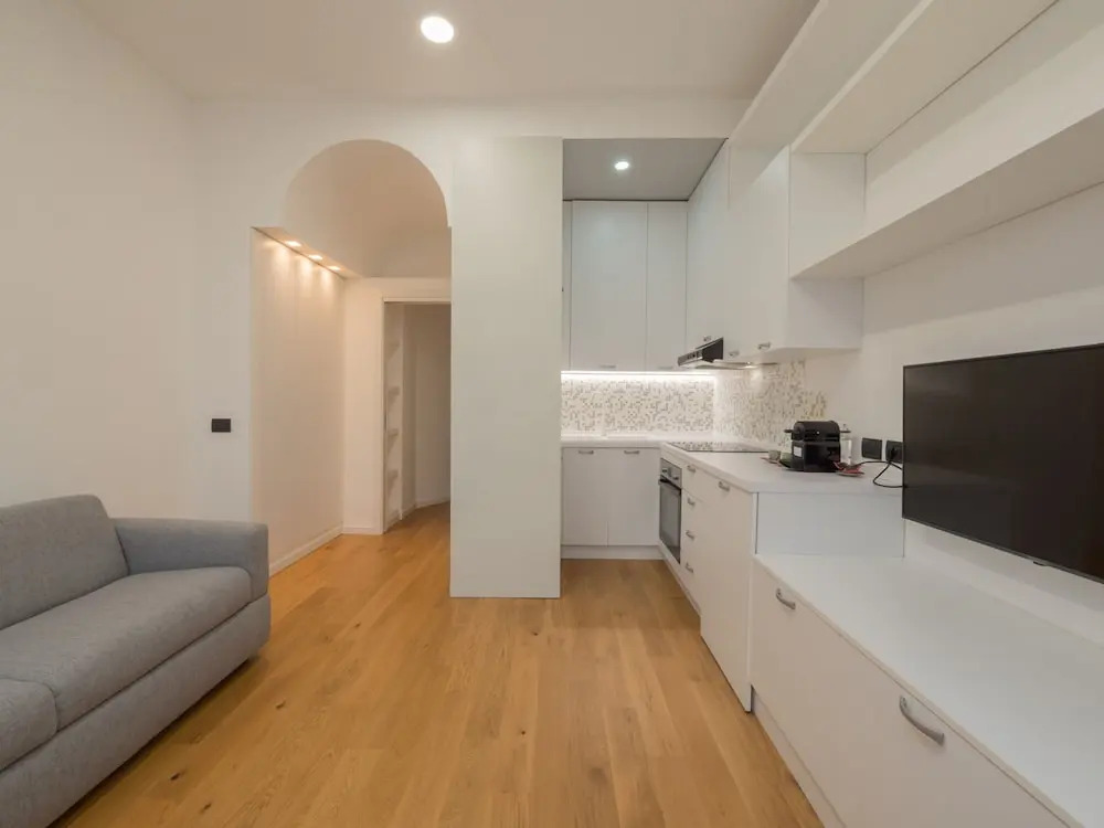Farini - Charming One-bedroom Apartment in Isola Area