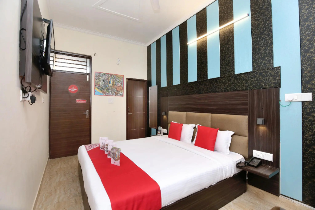 OYO 19778 Hotel Royal Shades