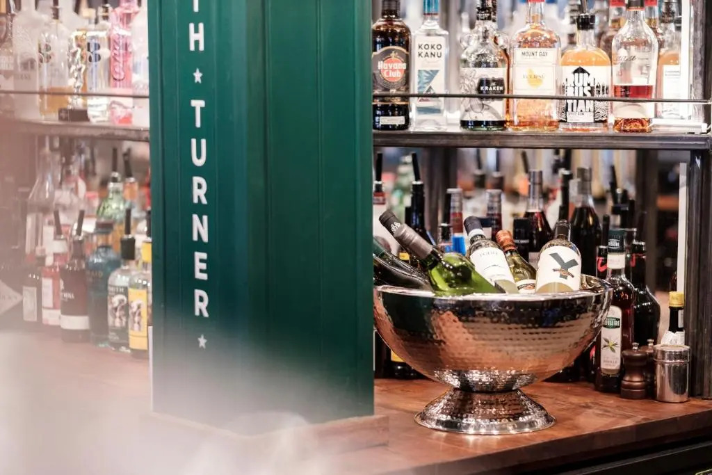 The White Star Tavern