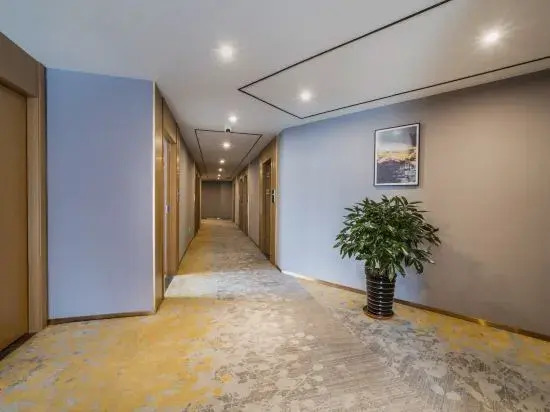Chongqing Tianhui Hotel (Southwest University Zhuangyuanbei Subway Station)