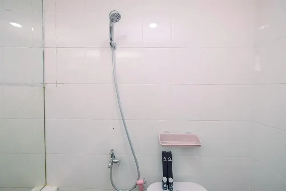 Cozy Stay 2BR Bassura City Apartment