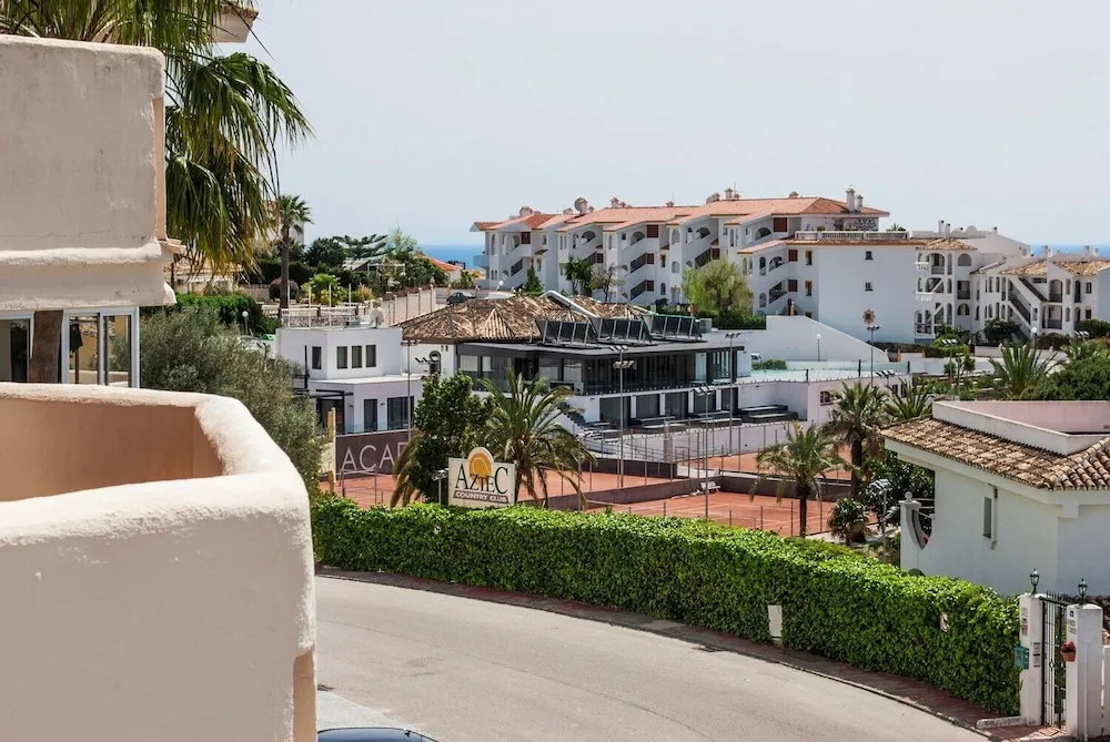 Lovely Apartment with Pool and Sea View Ref 101