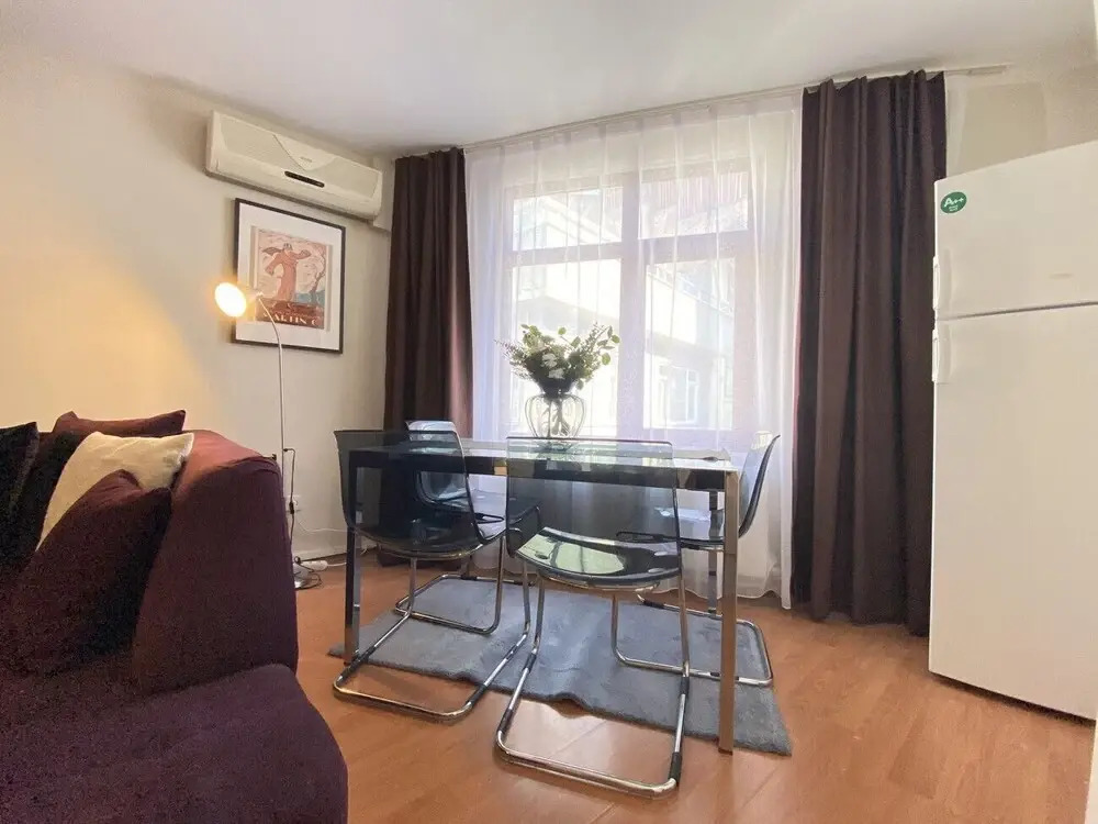 Central Flat with Balcony and Terrace in Sisli