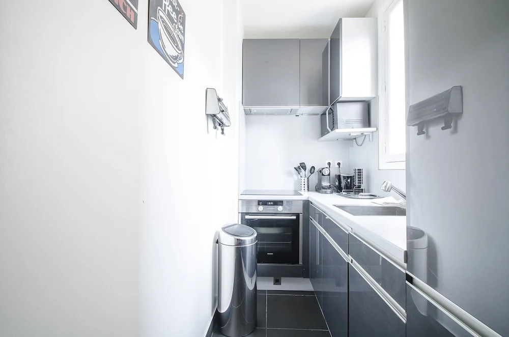 Luxury Apartment in Paris-Champs Elysées
