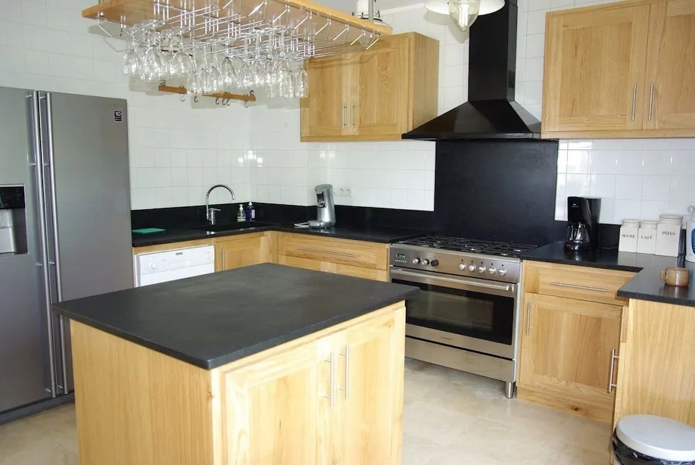 Cannes-SuperCannes-GolfeJuan--VILLA ALAMP--Vue mer exceptionnelle méditerranée et Cap dAntibes--4 à 6 chambres--6 SDB--7 WC--Piscine sans vis à vis--Superbe rooftop panoramique--Terrasses--Cuisine américaine--Grand Living 100m2--Courts séjours possibles