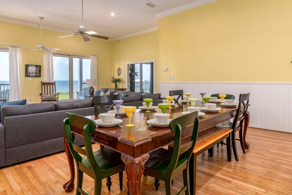 Ricky Mos' Island Oasis - 2628 Bridgeview 4 Bedroom Home by Redawning