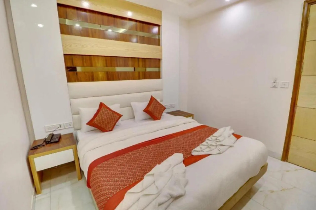 Orange Snapper Hotel