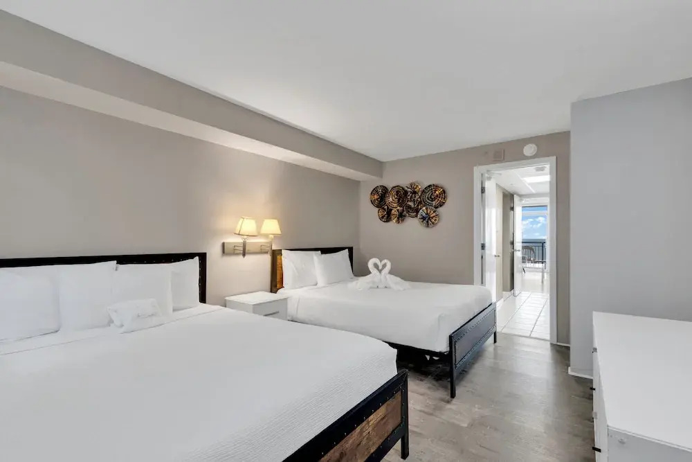 Spectacular Oceanfront Condo by Hosteeva