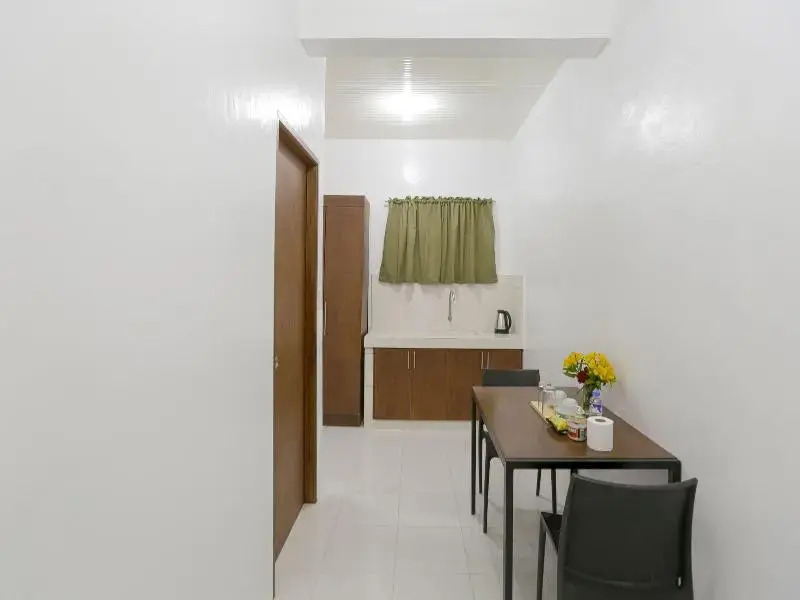 OYO 736 Jade Apartelle