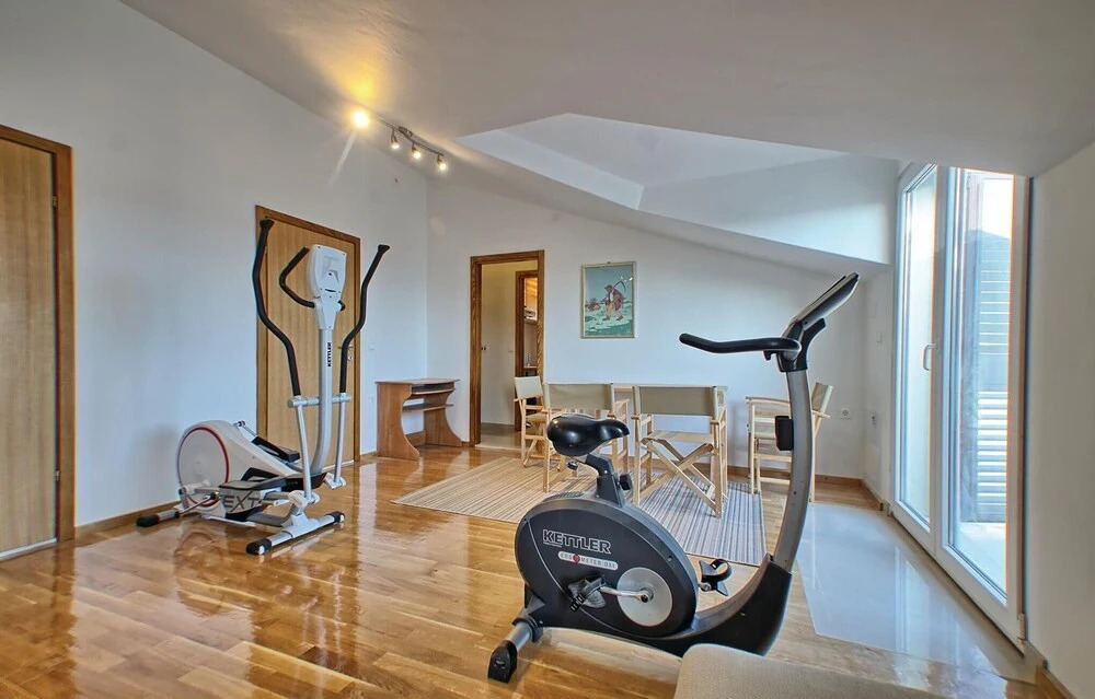 Stunning Home in Prizba With Wifi and 6 Bedrooms