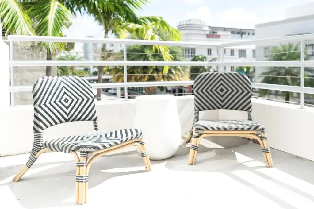 Luxuri Suites