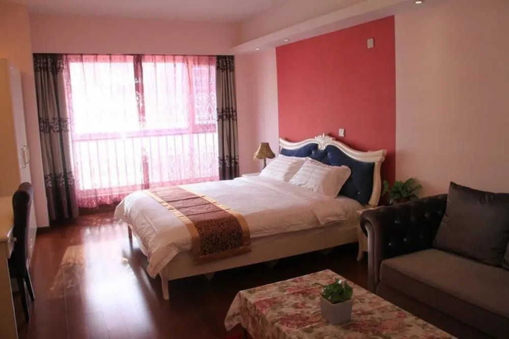 Happy Holiday Boutique Apartment