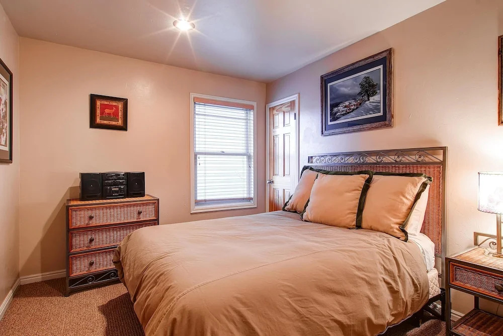 1048-1052 Empire Ave by Park City Lodging
