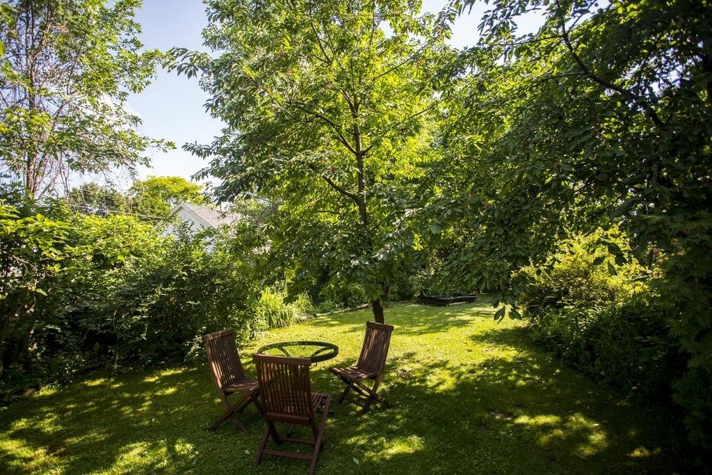 Niagara On The Lake Historic Rental Cottage