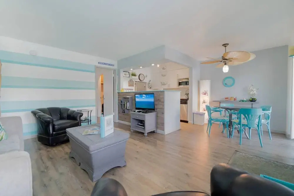 Mid Mari - Gorgeous Nautical Condo Near Beach, Shops & Restaurants- Condo 105