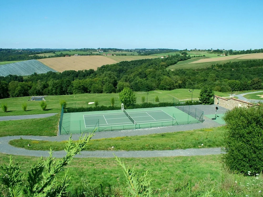 Elegant Villa in Saint-medard