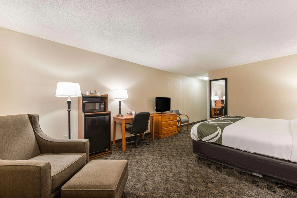 Quality Inn & Suites Portage Central