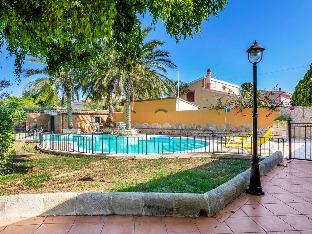 Peaceful Holiday Home in Punta Milocca With Private Pool
