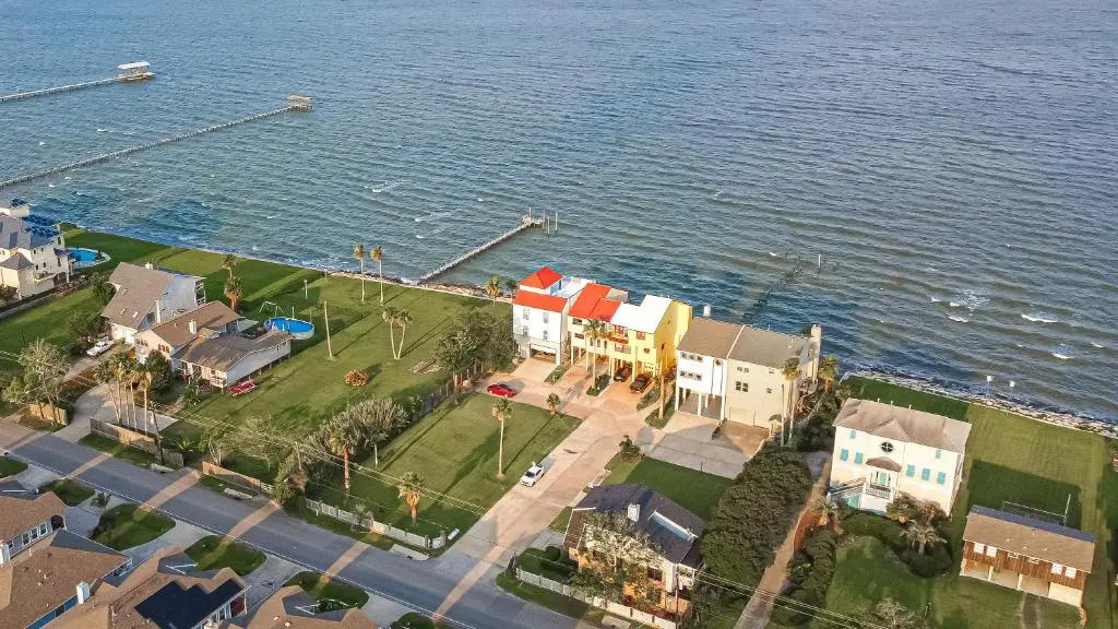 Summertime Near Kemah, Waterfront, Hot Tub, Game, Fishing