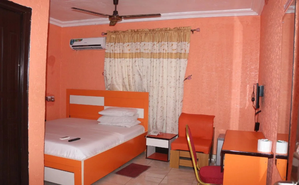 Grand Decent Hotel and Suites