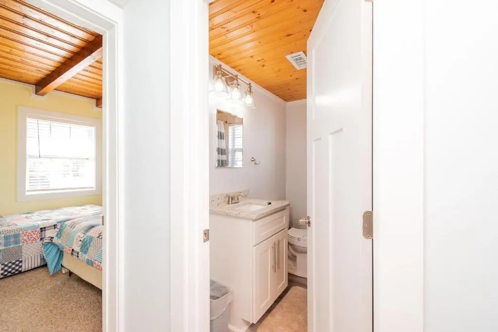 Chillax Inn by Oak Island Accommodations