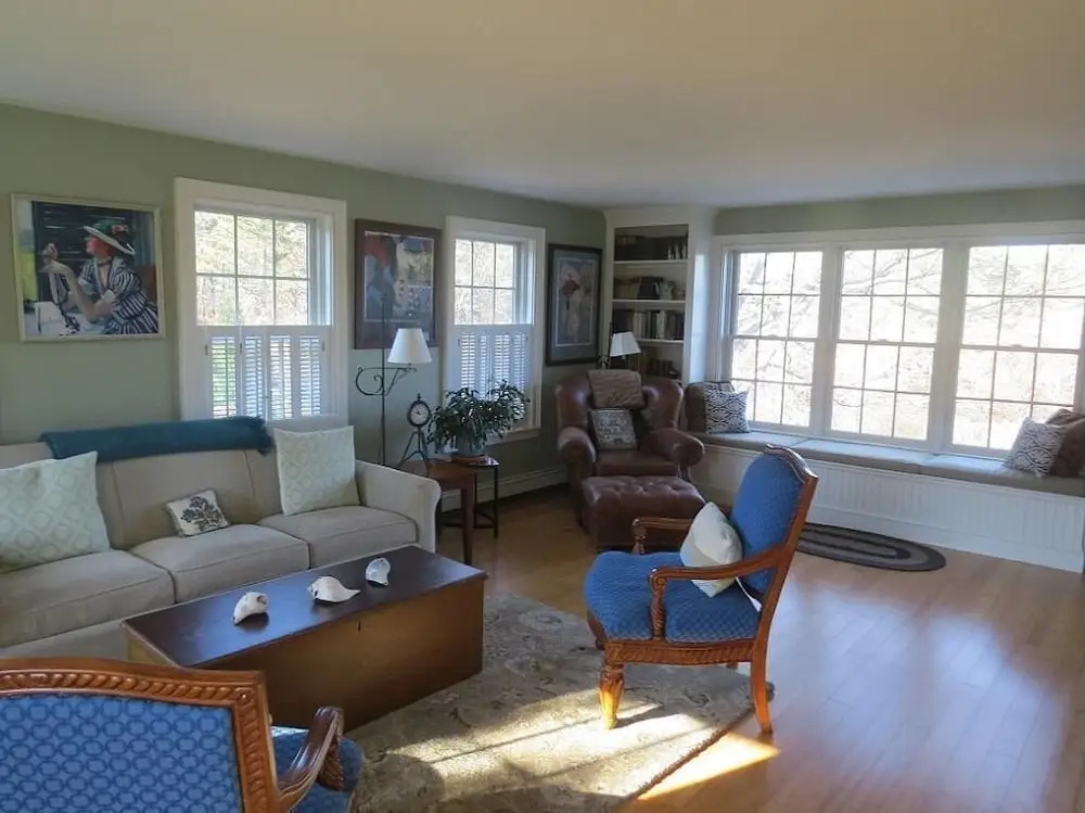 76 Indian Hill Road North - Three Bedroom House
