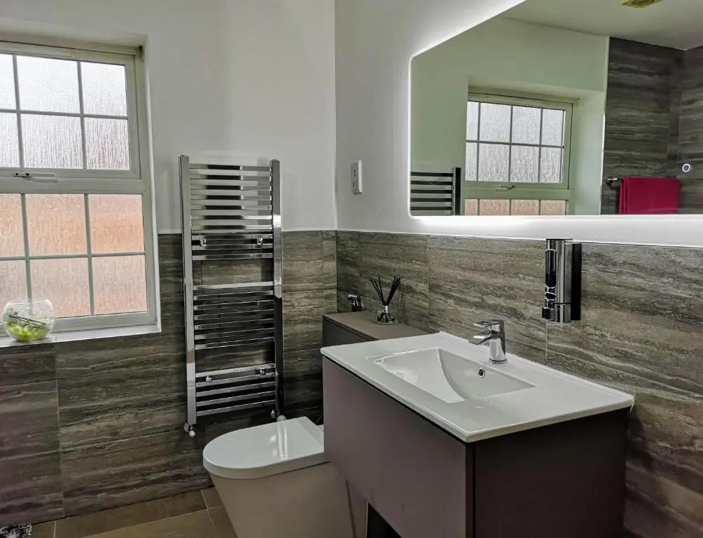 Stunning Room with Large Private Bathroom