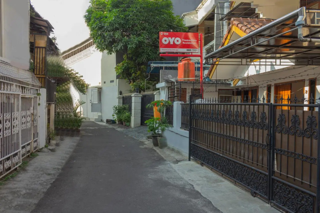 OYO 366 Thamadhiro Residence