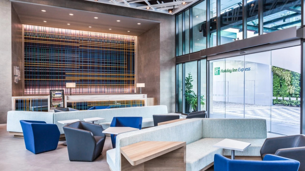 Holiday Inn Express Bangkok Soi Soonvijai by IHG