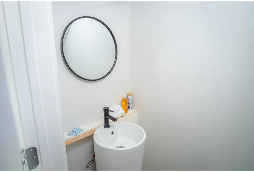 Spectacular Cozy 3 BR plus  2 and a half BA Apt Near Downtown