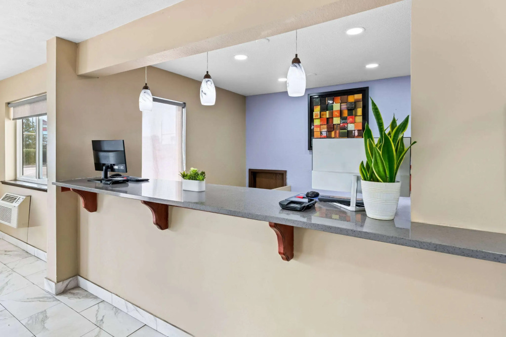 Super 8 by Wyndham Council Bluffs IA Omaha NE Area