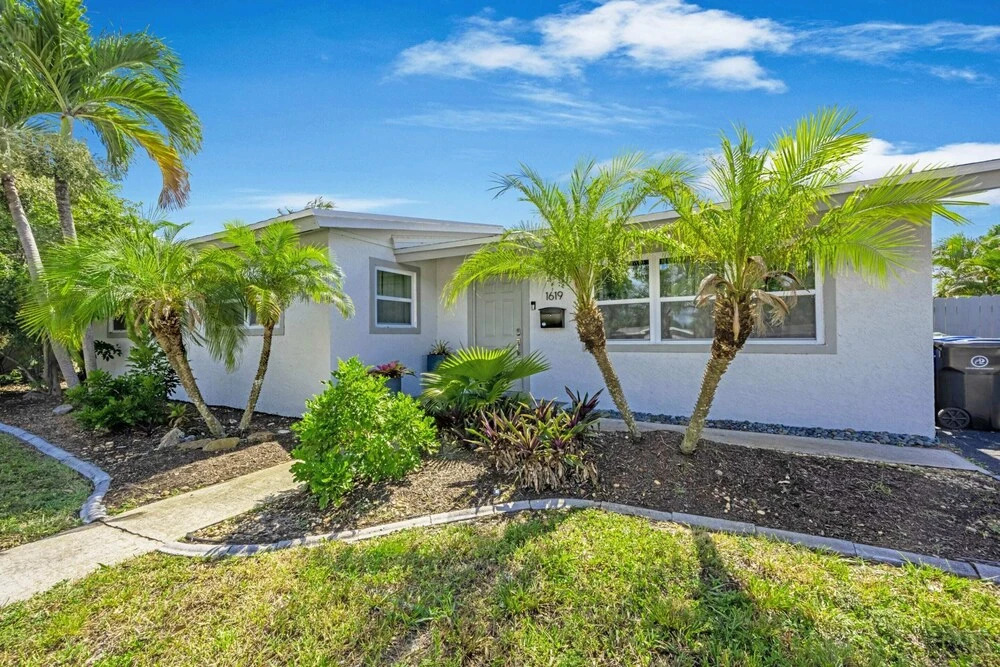 New Private Green Oasis 3br-3bapatio, Private Parking Clean & Cozy