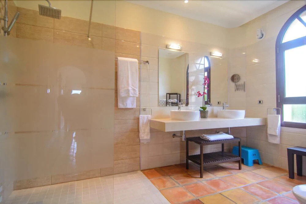 Twelve guest 6bedrooms Villa Montecarlo