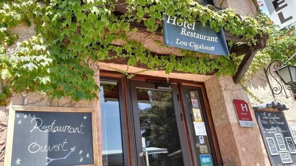 HOTEL 3 étoiles NN "LOU CIGALOUN"
