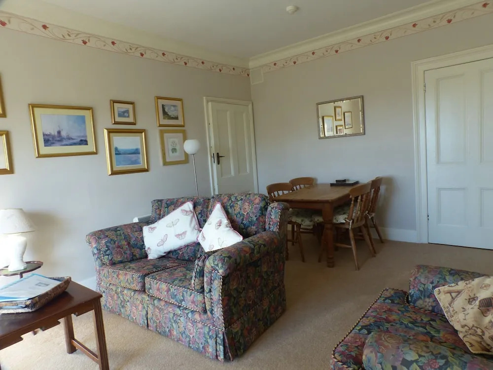 2 Bedroom First Floor Apartment - Stunning Views/heated Outdoor Pool in Summer