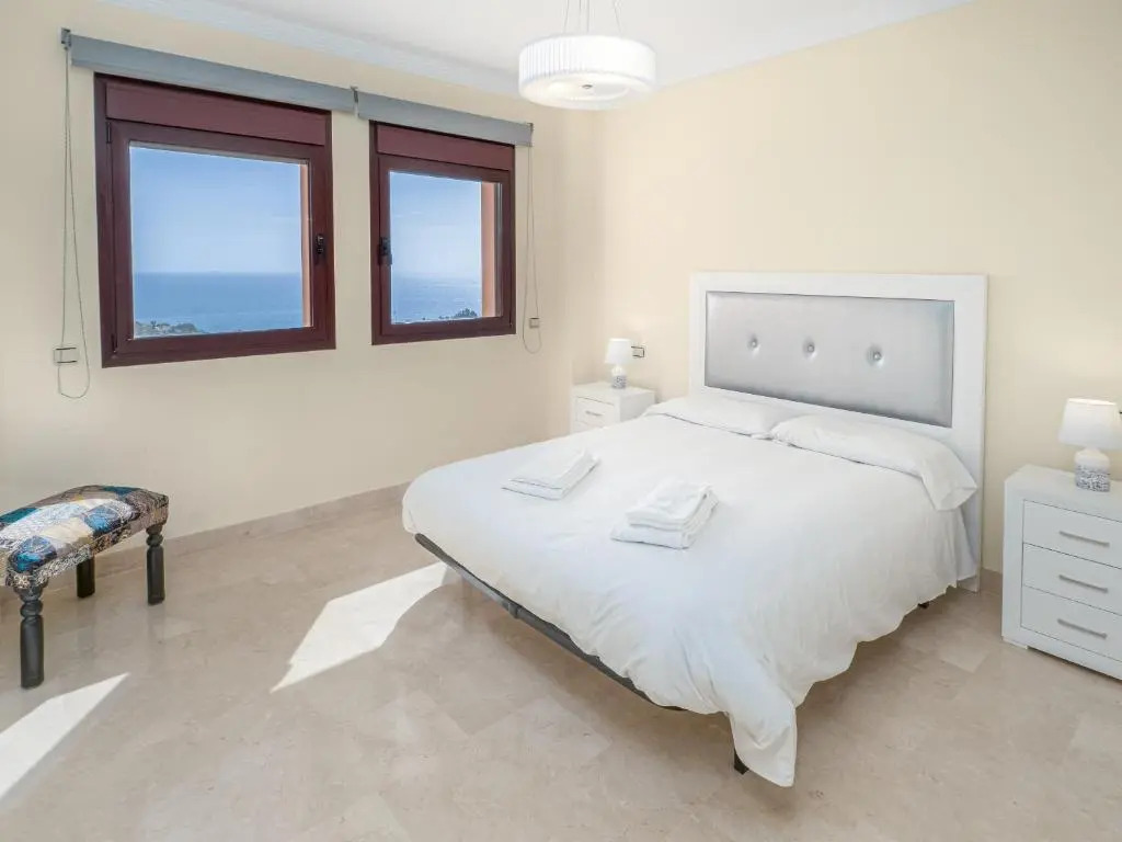2086-Amazing penthouse 2 terraces sea view
