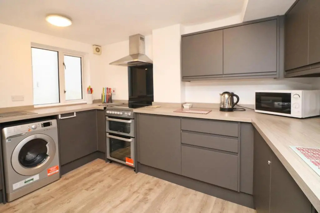 TOWN CENTRE apartment with parking