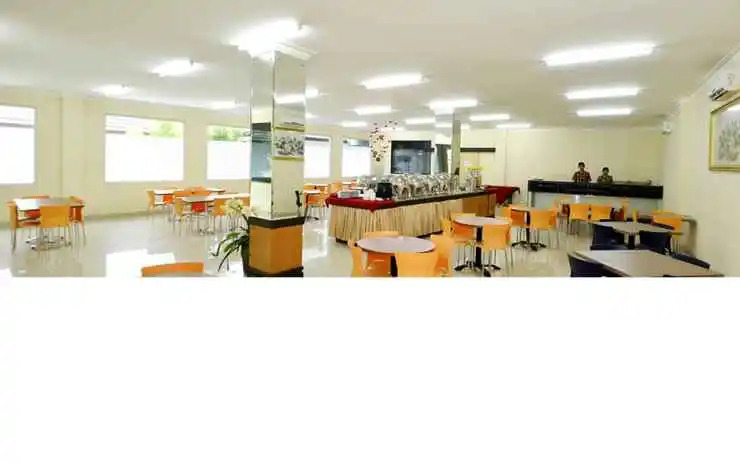 RedDoorz Premium at Hotel Ratu Residence