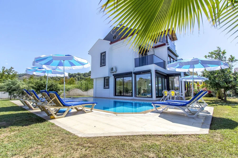 Villa Serra by Villamnet